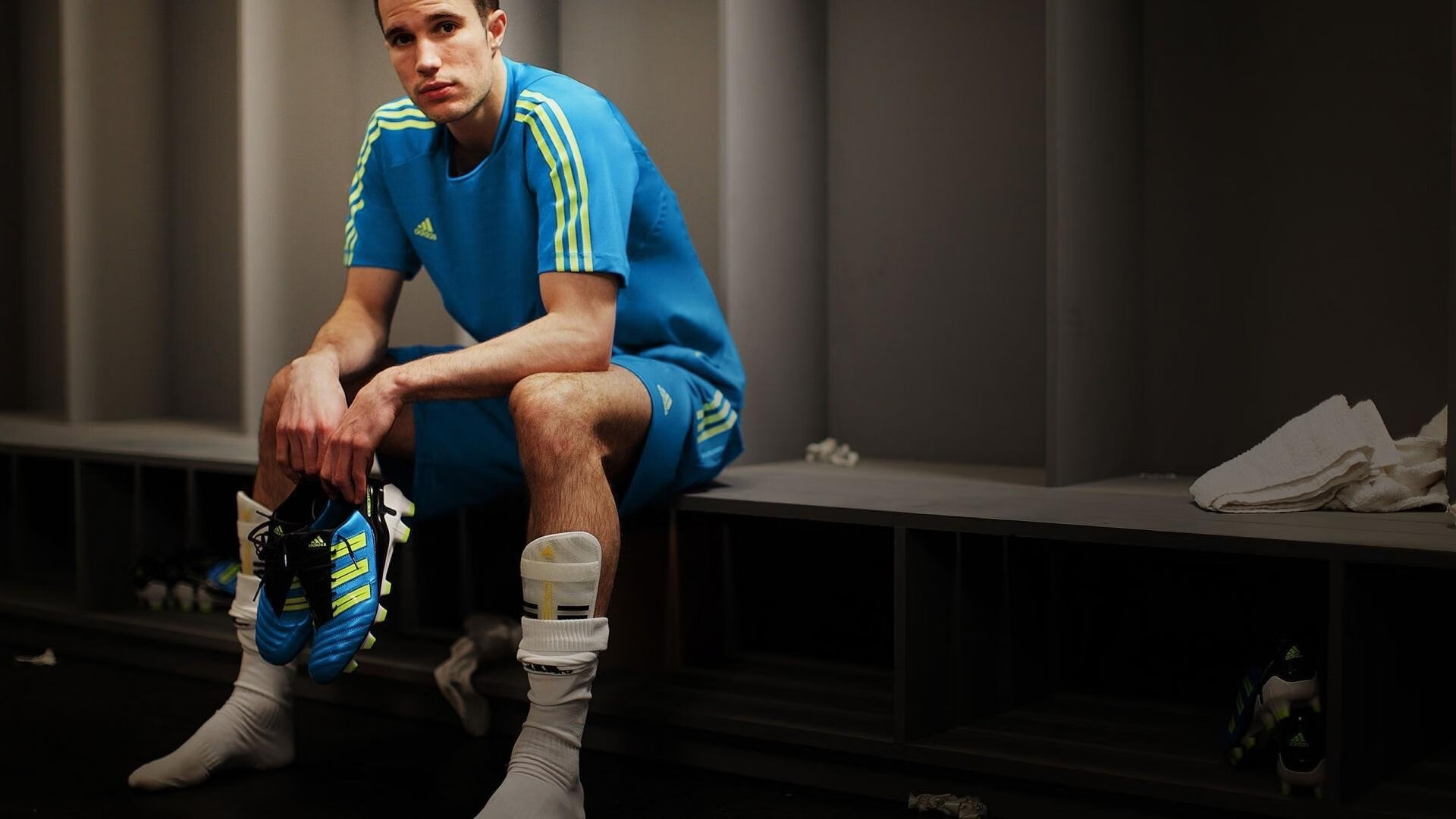 开云直播平台-史诗之夜！泰山神锋帽子戏法连场封神，本泽马后防线竟成筛子，史诗之夜！泰山神锋帽子戏法连场封神，本泽马后防线竟成筛子